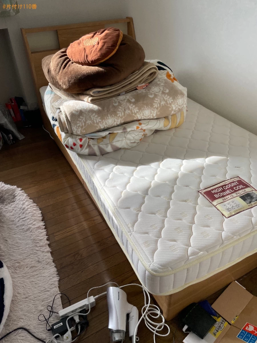 【弘前市】マットレス付きシングルベッド、カーペット、椅子等の回収