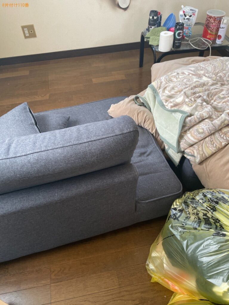 【青森市】折り畳みベッド、二人掛けソファー、冷蔵庫、布団等の回収
