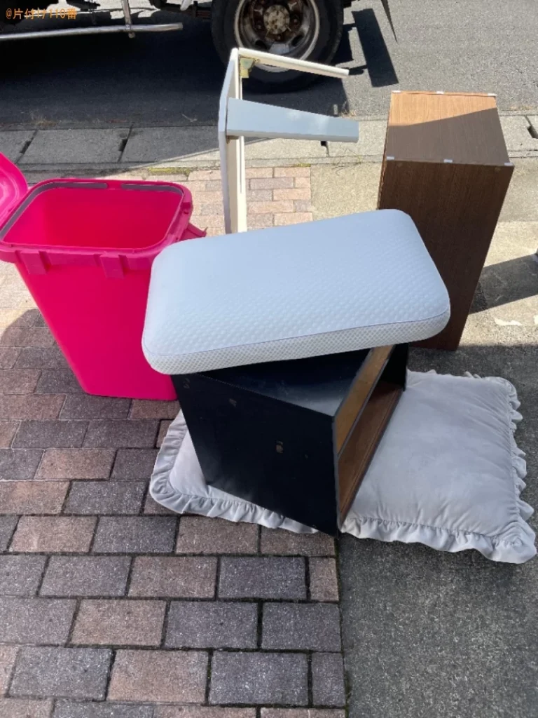 【弘前市】カラーボックス、ローテーブル、枕、ゴミ箱等の回収・処分