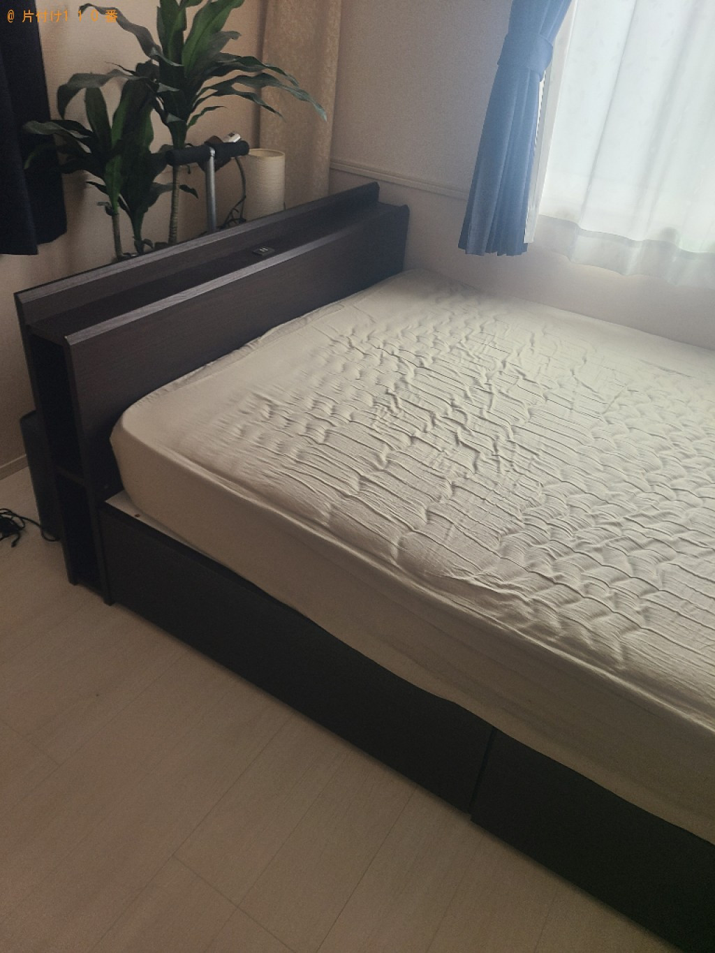 マットレス付きダブルベッド、スタンドミラー、健康器具等の回収