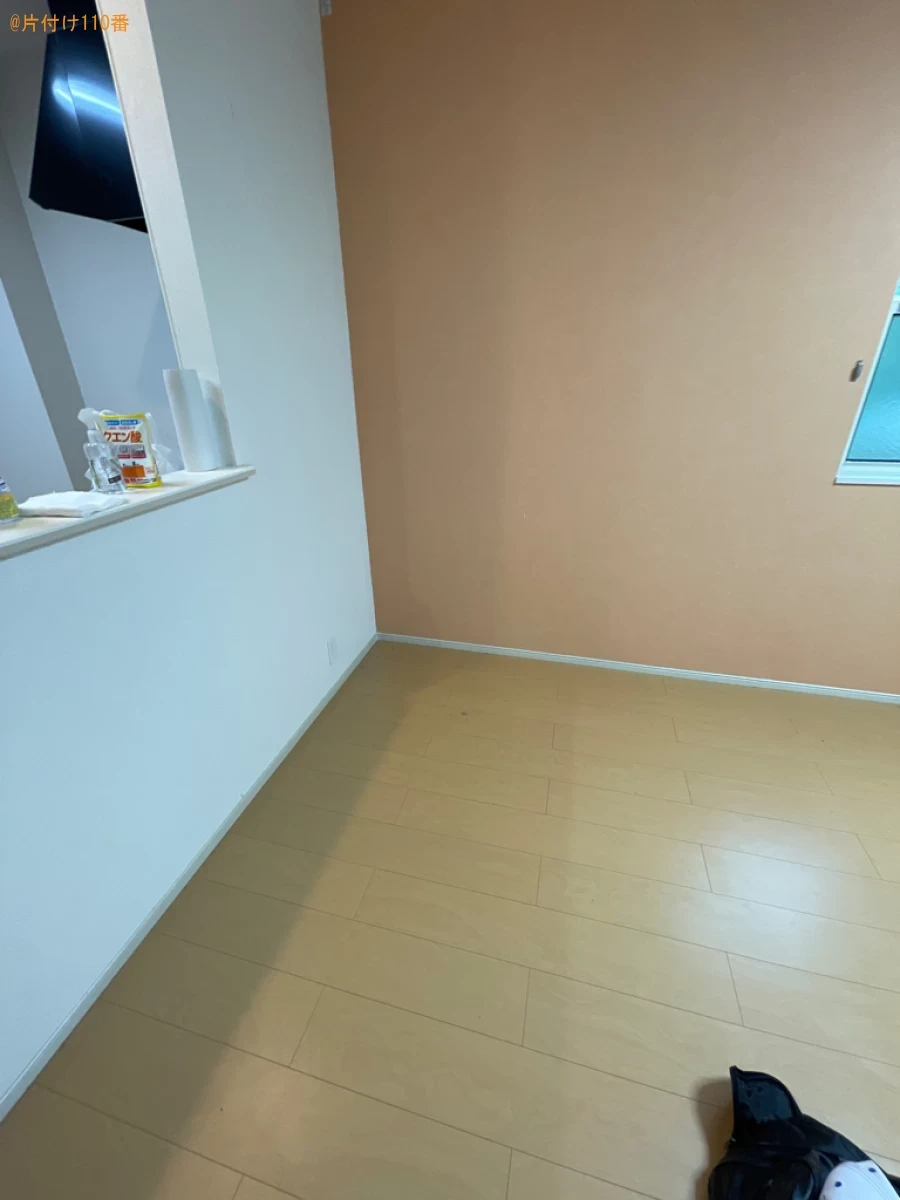 二人掛けソファー、セミダブルマットレス、PCデスク、布団等の回収