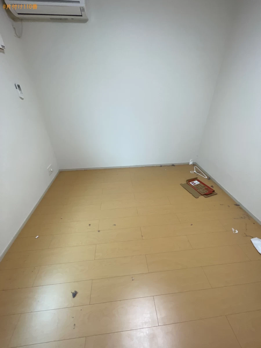 二人掛けソファー、セミダブルマットレス、PCデスク、布団等の回収