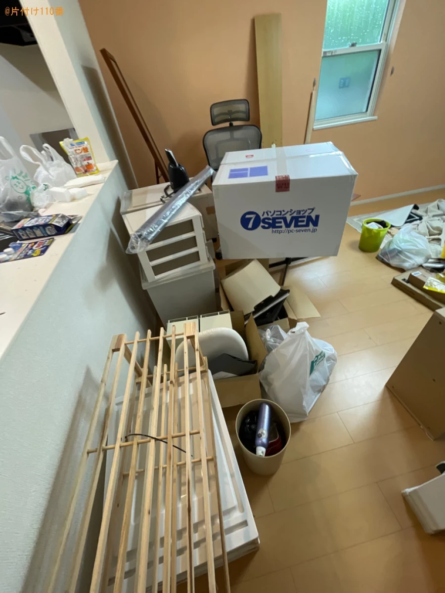 二人掛けソファー、セミダブルマットレス、PCデスク、布団等の回収