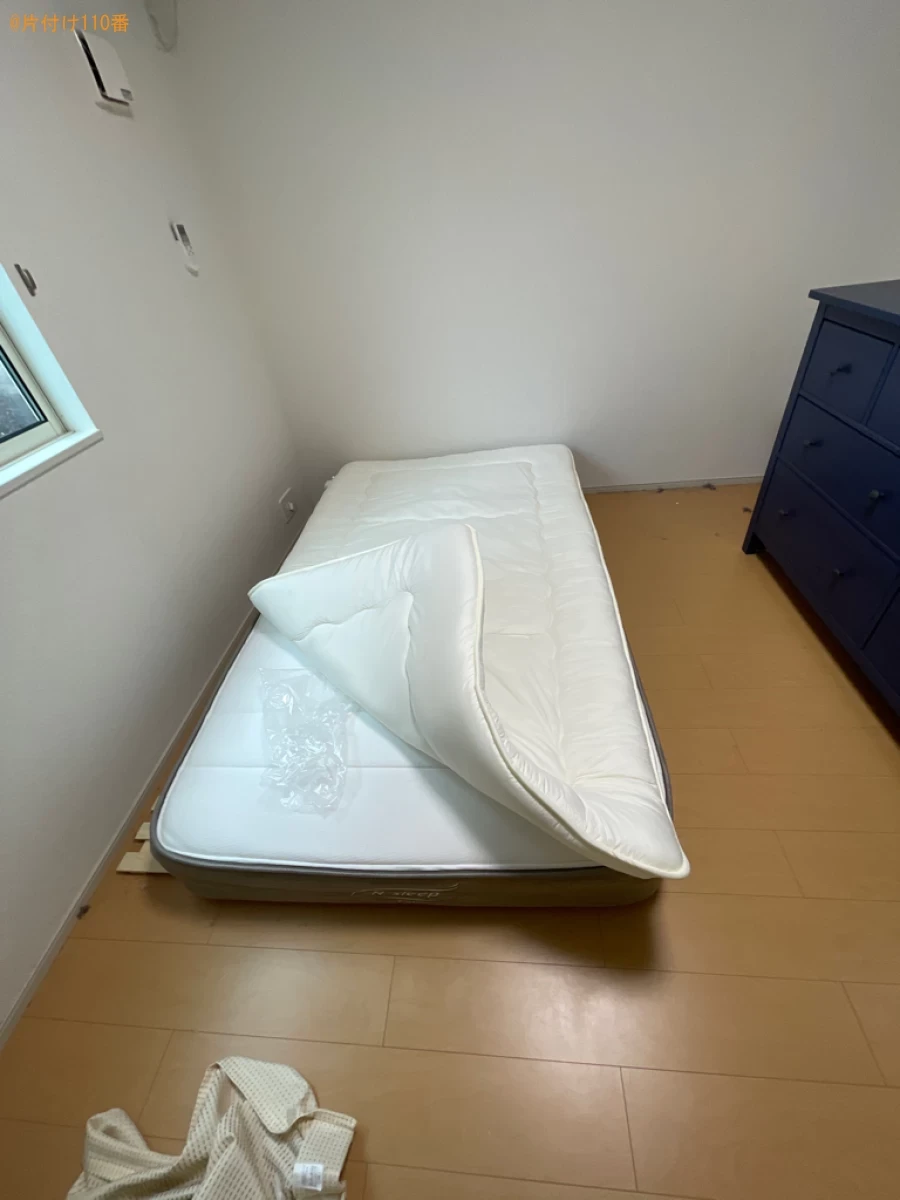 二人掛けソファー、セミダブルマットレス、PCデスク、布団等の回収