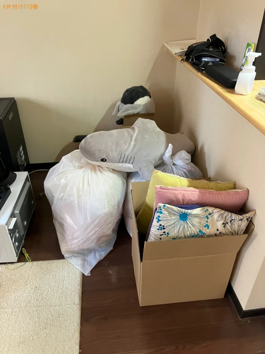 シングルベッドマットレス、冷蔵庫、布団、ソファー、棚等の回収